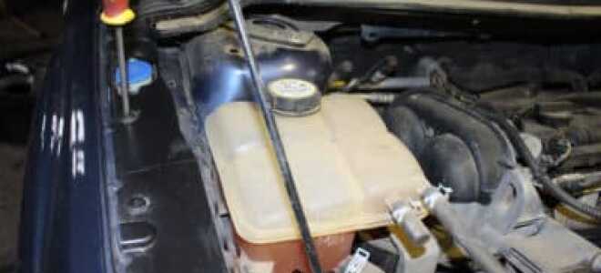 Как снять бачок омывателя на Форд Фокус 2