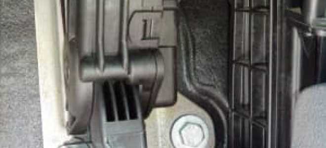 Как заменить салонный фильтр Форда Фокус 1?