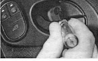 Снятие и установка панели внутренней облицовки двери Ford Mondeo 1, 2